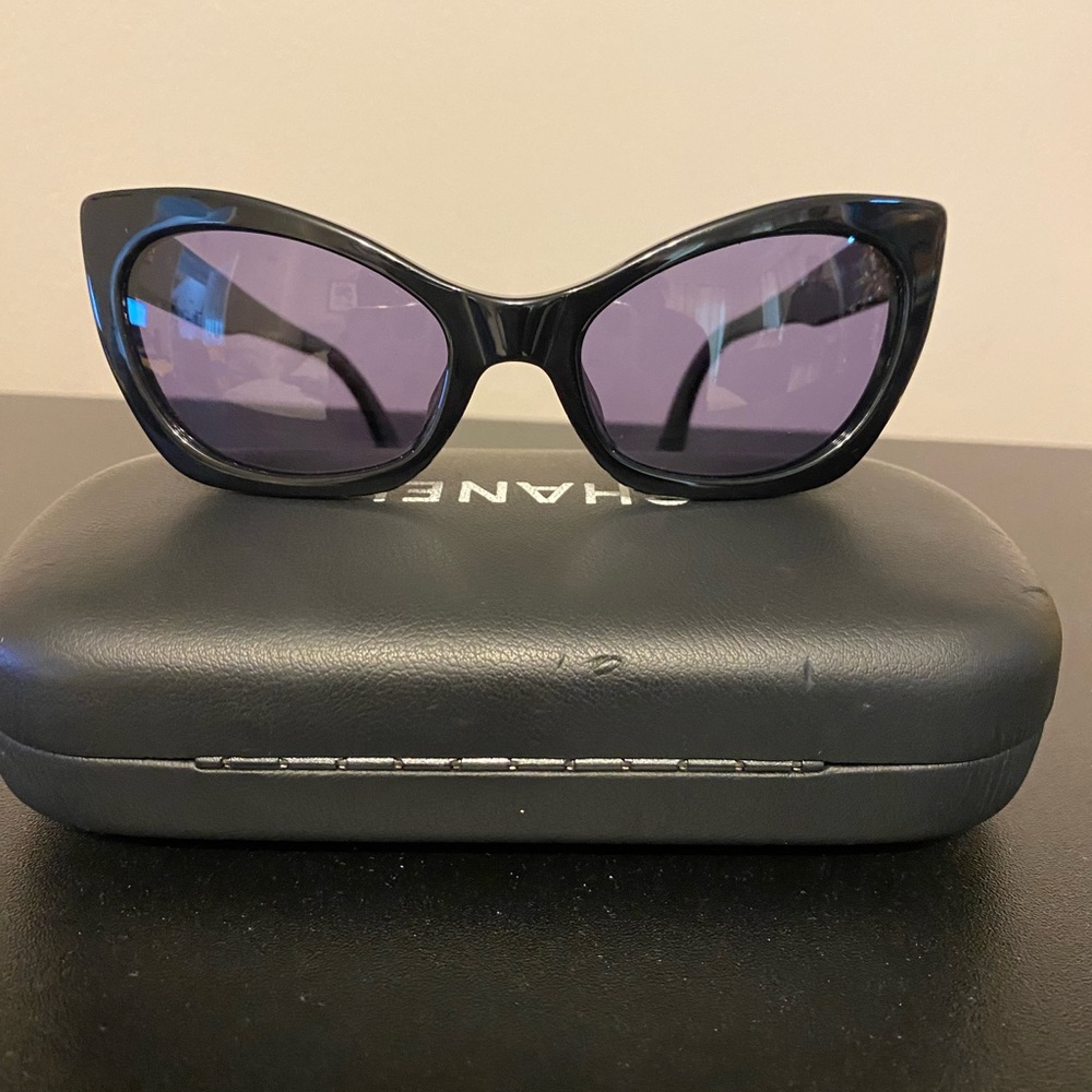 Black Cat-eye Chanel sunglasses - small frame